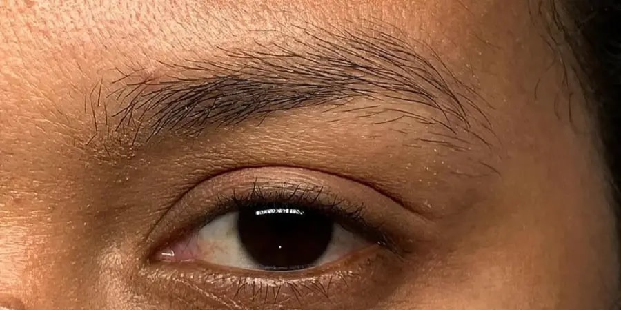 Sobrancelha antes do procedimento
